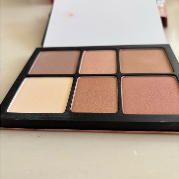 @marylunzman Cali Contour Palette with Palm Design - Picture 4 of 6